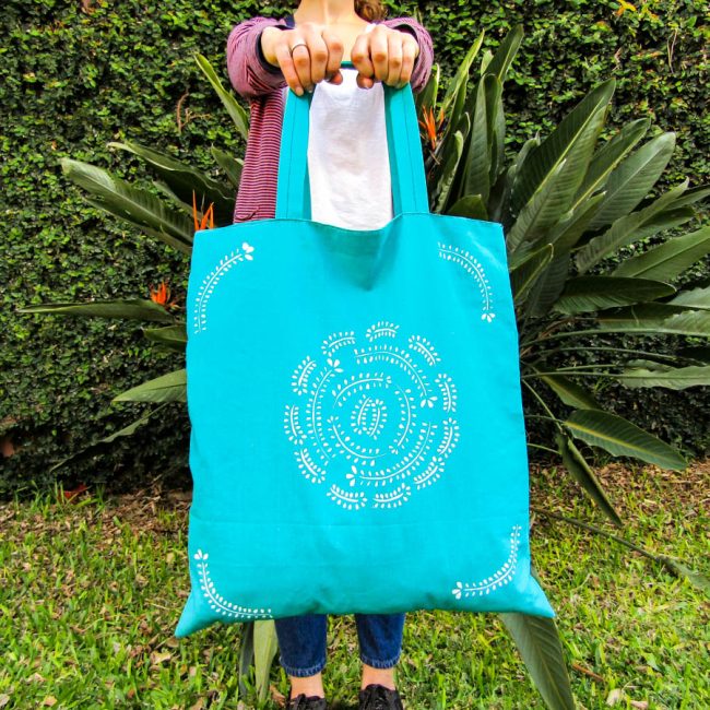 Bolsa de tela estampada con stencil paso a paso