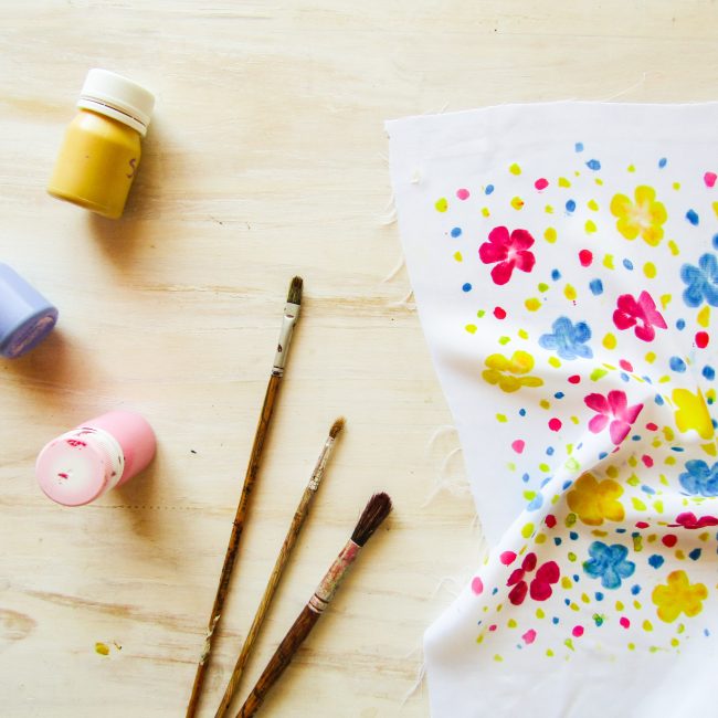 Estampa con motivo floral sobre tela