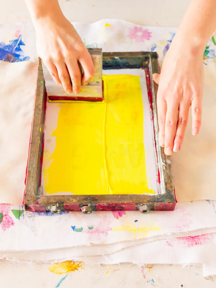 serigrafia-capa-amarilla.webp